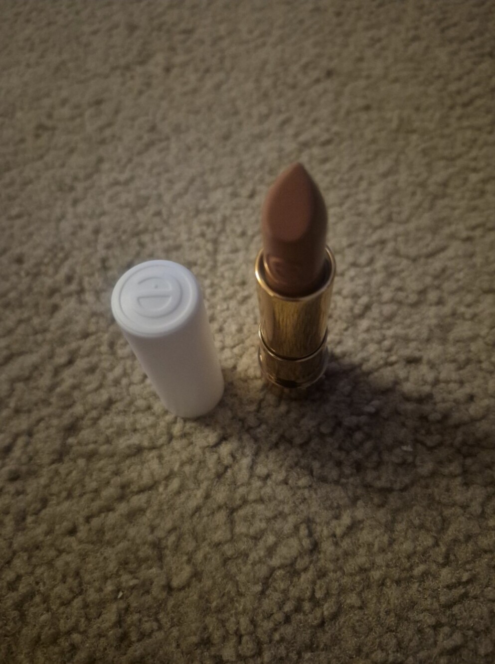 Essence Semi Matte Lipstick 12 Loyal